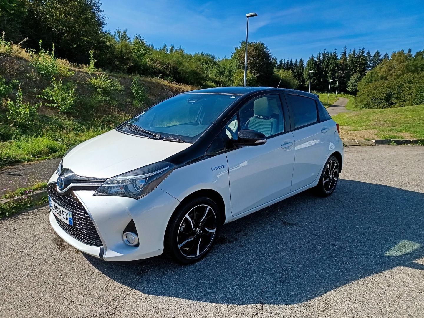 TOYOTA Yaris 100h Collection 5p